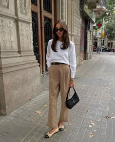 Humid Climate Outfit, Captoe Flats Outfits, Women’s Business Casual Fall, Business Casual Style Women, Girly Chic Outfits, Feminine Chic Style, Work Blazer Outfit, Chanel Flats, Nashville Outfits