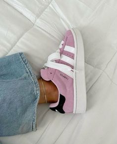 #shoes #adidas #adidascampus#aesthetic #luxury Look Adidas, Trendy Shoes Sneakers, Dr Shoes, Pretty Shoes Sneakers, Shoe Wishlist, Cute Sneakers, Hype Shoes, Adidas Campus, Girly Shoes