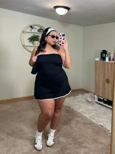 Cute mini dress , giving old money outfit + follow for more inspo !!! Summer Outfits Black Woman Mid Size, Curvy Dress Outfits, Old Money Aesthetic Plus Size, Classy Outfits Dress, Summer Curvy Outfits, Berlin Outfit, Casual Old Money, Dress For Chubby, Mini Dress Plus Size