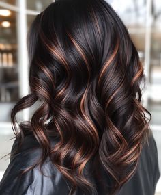 Rich Main Hair with Wines Red Low Lamps Fall Dark Hair Ideas, Fall Dark Hair, Dark Hair Ideas, Hair Colors For Dark Hair, Mocha Hair, Diy Hair Color, Color Highlights, Dark Hair With Highlights, Hair 2024