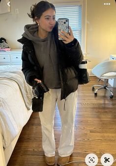 Cute College Winter Outfits, Senior Year Outfit Ideas, Softstreme Pants Outfit, Demetradias Fall Outfits, Comfy Outfits Lazy School, Lazy Outfits Fall, Simple Winter Outfits Casual, Simple Outfits For Winter, Demetradias Summer Outfits