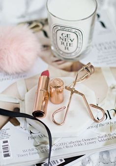 Beauty Products Photography, Photography Styling, Blogger Tips, Makeup Photography, Luxury Makeup, Instagram Influencer, Makeup Reviews