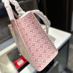 L1:1 Replica Bags  Measurement: 34 cm / 13.4 inches   This Product Is Of The Best Quality.  The Production Time Is 3-5 Working Days.  Includes Box, Dust Bag, Care Manual, Booklet, Card, Bill Of Sale… Crab Bag, Chanel Mules, Bill Of Sale, Louis Vuitton Capucines, Luxury Boots, Grosgrain Ribbon Bows, Neverfull Mm Monogram, Goyard Bag, Luxury Belts