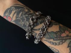 Hand made bracelets made from 100% stainless steel rings and clasp closure. You can choose between two models. The price is for one bracelet. Steel rings measures 10mm and the bracelet can be made at any length. Thank you so much for checking out my shop! Please feel free to send a message if you have any questions 🖤 Jump Ring Bracelet Patterns, Ring Patterns, Chainmaille Tutorial, Chainmail Bracelet, Chainmail Jewelry, Chainmaille Bracelet, Fashion 2024, Chain Mail, Stainless Steel Rings