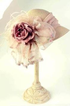 Victorian Trading Company, Pretty Hats, Victorian Hats, Deco Rose, Hat Ideas, Hat Boxes, Fancy Hats, Retro Mode, Love Hat