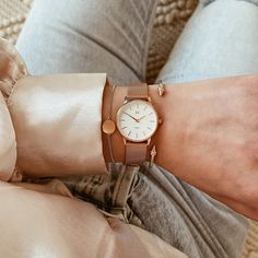 minimalist women's watch inspired by the classic style of new york. the lexington gold watch for women features a petite watch case and clean white watch dial. worldwide shipping + easy returns. Gold Watch For Women, Classic Watch Women, White Dial Watch, Cute Watches, Rose Gold Watches Women, Gold Watches Women, Minimalist Women, Watch Dial, White Watch