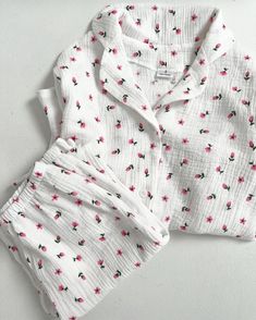 Flower Pyjamas, Classy Loungewear, Fun Beauty Products, Sleepwear Women Pajamas, Cute Pjs, Cute Sleepwear