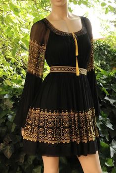 Trendy Outfits Indian, Dressy Shirts, Mode Boho, Everyday Fashion Outfits, Trendy Fashion Tops, Fashion Enthusiast, Designer Dresses Casual