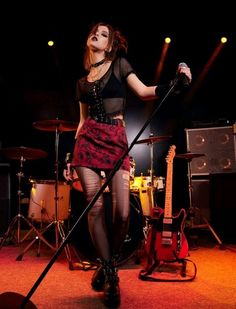 Outfit Ideas For Bartenders, Rockstar Outfit For Women Aesthetic, Grunge Rock Concert Outfit, Pretty Punk Outfits, Female Rocker Aesthetic, Rock Star Reference, Rock Star Pose Reference, Rocker Girlfriend Aesthetic Outfits, Rockstar Girlfriend Style Outfit