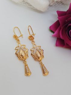 Earrings Collection Gold, Light Weight Gold Earrings, Stud Gold Earrings, Gold Earrings Models, Gold Bangle Set, Gold Earrings Wedding, Fancy Jewellery Designs, Gold Bridal Jewellery Sets