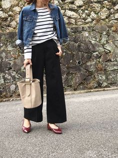 Outfits With Striped Shirts, Leg Pants Outfit, Looks Chic, Work Clothes, Striped Tee, Work Fashion