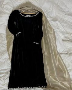 Black Velvet Suit Design, Velvet Suit Ideas, Velvet Dresses Pakistani, Velvet Suit Pakistani, Velvet Dress Designs Pakistani, Velvet Suit Designs Pakistani, Velvet Sharara Suit, Black Suit Designs, Velvet Pakistani Dress