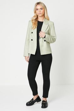 Boxy, cropped silhouette for a modern, relaxed fit
Double-breasted button closure for a smart, tailored look
Long sleeves with turn-up cuffs for a stylish finish
Woven fabric for a quality feel and drape
Versatile design suitable for casual and smart-casual occasions
This petite boxy blazer from Dorothy Perkins exudes a contemporary, effortless vibe. The cropped length and relaxed fit create a flattering, modern silhouette that pairs perfectly with tailored trousers or jeans for a chic daytime look. The double-breasted button closure adds a touch of sophistication, while the turn-up cuffs on the long sleeves provide a stylish finishing touch. Crafted from a woven fabric, this versatile blazer can be dressed up or down, making it an ideal choice for casual weekend brunches, family gatheri Boxy Blazer, Petite Jumpsuit, Petite Coat, Plus Size Coats, Tall Clothing, Casual Weekend, Cold Weather Outfits, Petite Tops, Tshirt Skirt