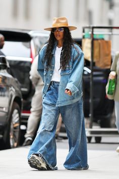 Double Denim Street Style, Baggie Jeans Outfit, Baggie Jeans, Baggy Jeans Outfit, Wide Leg Pants Outfit, Denim Street Style, Thanksgiving Outfit Ideas, Wide Leg Pants Outfits