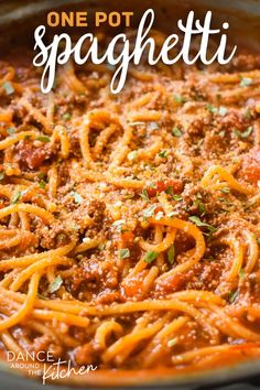 one pot spaghetti in a large container Easy Sunday Dinner Ideas, Easy Sunday Dinner, Sunday Dinner Ideas, Spagetti Recipe, Spaghetti Recipes Easy, One Pot Spaghetti, Sauce Spaghetti, Easy Spaghetti