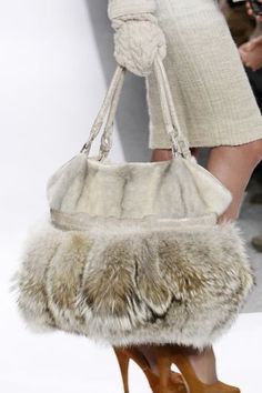 Moda Chic, Handmade Handbags, Plaid Fashion, Fur Fashion