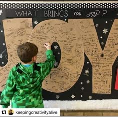 Library Displays, Christmas Classroom, Classroom Displays, Teaching Classroom, School Decorations, School Counselor, School Counseling, School Classroom, Classroom Organization