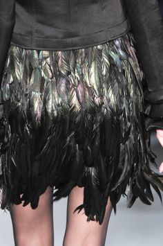 Iridescent feather skirt; feather fashion details // Christophe Josse Feather Fashion, Feather Skirt, Diy Skirt, Black Feathers, Fashion Details, Runway Fashion, Fashion Art, Feathers, High Fashion