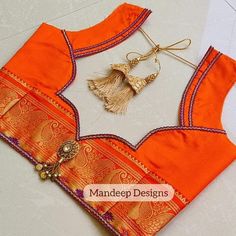 Blouse Designs Latest With Lace, Lays Design For Blouse, Simple Lace Work Blouse Designs, Lace Design Blouse Neck, Blauj Design, Basic Blouse Designs, Floral Blouse Designs, Blouse Hangings, Plain Blouse Designs