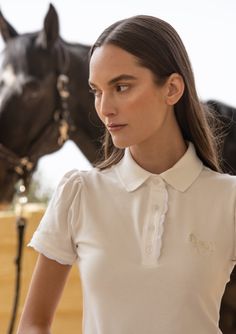 Discover our cotton polo shirts with feminine details and equestrian embroideries. Perfect for riding, polo, and weekend looks, these soft, breathable shirts offer style and comfort. Elevate your wardrobe with equestrian flair and elegance. Luxury White Polo Shirt With Crew Neck, Luxury Elegant Polo Shirt With Spread Collar, Outfit Trench, Sport Activities, Weekend Looks, Summer Sleepwear, Weekend Outfits, Feminine Details