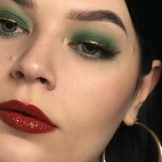 Green Wedding Makeup Looks, Natural Green Makeup, Yule Makeup, Dark Green Makeup Looks, Arcane Oc, Renn Faire, Retro Makeup