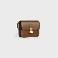 Sac Classic Modèle Teen en veau box - Marron | CELINE Celine Teen Box Bag, Celine Bag Classic, Celine Classic Box Bag, Celine Box Bag, Teen Boxing, Celine Box, Celine Shoulder Bag, Fragrance Bottle