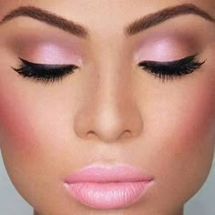 Makeup Rosa Make-up, Pink Eye Makeup Looks, Pink Eye Makeup, Valentines Day Makeup, Winged Liner, Kiss Makeup