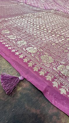 This stunning Blush Pink Jaal weaved Georgette Banarasi saree, featuring a delicate digital print, is a perfect blend of traditional elegance and modern charm. The lightweight georgette fabric and intricate Banarasi weaving make it an exquisite choice for any occasion. Feel the timeless elegance with every step. WhatsApp us at (512) 991-2992 for exclusive FREE Personalized boutique services: Sarees come with expertly stitched blouses (Size 38) for a perfect fit. Complimentary blouse alterations Blouse Alterations, Georgette Banarasi Saree, Kids Wear Boys, Banarsi Saree, Georgette Blouse, Banarasi Saree, Georgette Fabric, Traditional Sarees, Banarasi Sarees