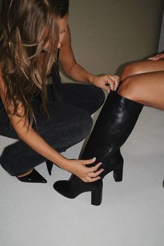 Black Boots Heels Outfit, Knee High Heel Boots Outfit, Black High Heels Outfit, Knee High Boots Leather, High Heel Boots Outfit, Knee High Black Boots, Black Tall Boots, Thigh High Stiletto Boots, Womens Rubber Boots