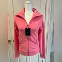 Nike Zip Trainer Jacket Size Extra Small Pink New Switch Tags Excellent Condition 2 Front Pockets Great For After Tennis , Pickel! Nike Define Jacket, Nike Clothes For Women, Nike Pink Jacket, Pink Nike Jacket, Nike Jacket Outfit, Nike Workout Outfits, Nike Jacket Women, Essentials Jacket, Nike Fits