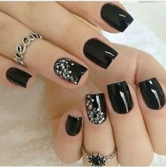 Looking for a black nail design that is gorgeous for your next gathering, date, daily look. We have you cover if you like black nail ideas. #black #nails Black Gel Nails, Black Nails With Glitter, Unghie Sfumate, Black Coffin Nails, Black Acrylic Nails, Black Nail Art, Black Nail Designs, Super Nails, Black Nail