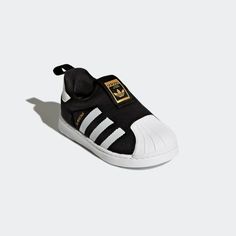 Toddler Boy Fashion Swag, Adidas Outfit Shoes, Superstars Shoes, Toddler Boy Fashion, Baby Boy Shoes, Boy Shoes, Shoes Sneakers Adidas