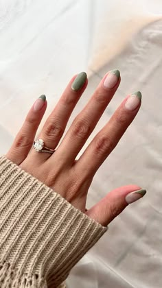 Sage Green French Manicure, Green Tip Manicure, Short Almond Acrylic Nails Sage Green, Sage Green Nail Color, Nails Inspiration Green And Gold, Green And Mauve Nails, Greenery Nails Wedding, Sage Green And Gold French Tip Nails, Sage Tip Nails