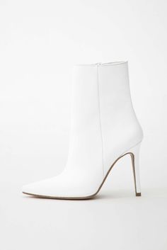 [Description] Ankle boots with pointed toe. Details: Body: 100% leather; Sole: 100% leather. Colour: White Heel height: 10 cm Zip fastening along side Made in Georgia [sizes] US=4/5/6/7/8/9/10 ITALY=34/35/36/37/38/39/40, FRANCE=35/36/37/38/39/40/-, CHINA=34/35/36/37/38/39/40, #end White Leather Boots Ankle, White Boots Heels, White Heel Boots, White Leather Ankle Boots, White Stilettos, White Leather Boots, Jimmy Choos, Idol Outfit, White Ankle Boots