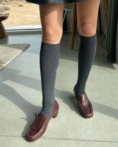 For the Corporate Queen 💻️👑 Fits With Skirts, Mary Jane Outfit, White Mary Jane Shoes, Socks And Loafers, Loafers With Socks, Dressy Shoes, Stockings Legs, Socks And Heels, Preppy Look