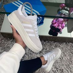 Preppy Shoes, Pretty Shoes Sneakers, Nike Air Shoes, Shoe Inspo, Swag Shoes, Pretty Shoes, Shoe Obsession, College Outfits, Sneaker Head