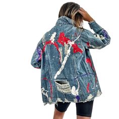 DESCRIPTION EACH PIECE IS MADE TO ORDER, HAND PAINTED BY GLORIA AND HER TEAM IN THEIR NYC STUDIO PRODUCT DESCRIPTION Blue denim wash. Chic yet minimal design - allows us to keep the price down! Paint splattered across entire jacket in thick & thin drops, with purple, red and white. Signed @wrenandglory. Due to each piece being hand painted, each jacket might have slight differences. Limited edition. FIT Super oversized fit. Cut a bit larger than our other fits. Distressing throughout. Solid, com Hand Painted Jacket Denim, Hand Painted Hoodie, Cool Graffiti, Painted Clothes Diy, Jacket Ideas, Upcycle Ideas, Clothing Art, Painted Jacket