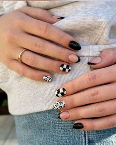 Vacation Nails Black, Fun Neutral Nails, Cute Black Nails Ideas, 2016 Nails Trends, Nail Boo, Powder Dipped Nails, Nail Ideas Black, Smiley Face Nails, Nails For Teens