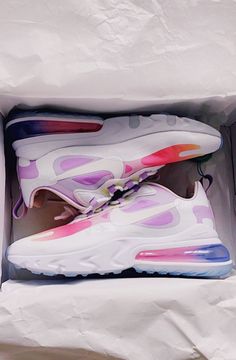 Women Shoes Aesthetic, Colorful Nike Shoes, Sneakers Fashion Women, Colorful Nike, Aesthetic Sneakers, Sneakers Cute, Shoes Colorful, Shoes Aesthetic, Colorful Sneakers