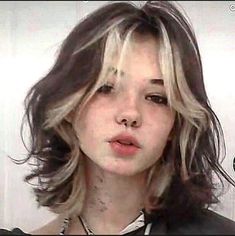 Cute Short Grunge Hairstyles, Wolfcut Money Piece, Alt Haircuts Round Face, Low Maintainence Hair Color, Subtle Alt Hair, White Underdye Hair, Partial Bleach Hair Ideas, Short Black Hair With White Streak, Wolf Cut Grey Hair