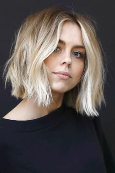 Cool Wavy Hairstyles picture1 Blonde Ombre Short Hair, Next Day Hair, Haircuts For Frizzy Hair, Short Ombre Hair, Short Hair Trends, Ombré Hair, Stylish Haircuts, Hair Up Styles, Hair Updo