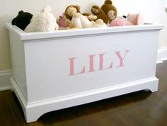 a toy chest with teddy bears in it and the word lilly written on the bottom