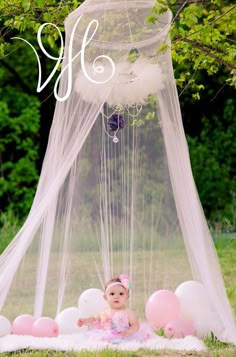 ES NIÑA....❤ Month Pictures, Kid Pics, Poses Family, 1st Birthday Pictures, Baby Fotografie, 1st Birthday Photoshoot, First Year Photos, 1st Birthday Photos, Wedding Portrait Photography