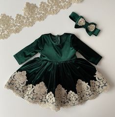 Velvet Baby Frocks, Baby Green Dress, Baby Velvet Dress, Long Frocks Design, Long Frocks Indian Designer Dresses, Baby Girl First Birthday Dress, Velvet Baby Dress, Long Frocks Indian, Baby Winter Dress