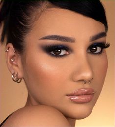 Black Smokey Eye Brown Eyes, Intense Smokey Eye Makeup, Smokey Eye Small Eyes, Black Silver Smokey Eye, Smoky Black Eyeliner, Small Smokey Eye, Smoky Eyeshadow Black, Smookie Eyes Black, Smoky Eyeshadow Black Women