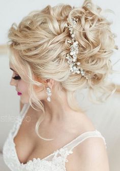 Sanggul Modern, Wedding Bun, Wedding Bun Hairstyles, Hairdo Wedding, Half Updo, Wedding Hair Inspiration, Wedding Hair Down, Wedding Hairstyles Updo, Wedding Hairstyle