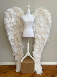 Ostrich Feather Adult Size Couture Angel Wings Warm White (Foldable) MUST PURCHASE SEPARATELY - Chicaboo Victoria Secret Angel Wings, Diy Angel Wings, Maternity Photo Props, Feather Angel Wings, White Angel Wings, Organic Nature, Feather Wings, White Wings, Victoria Secret Angels