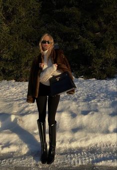 Snow Dinner Outfit, Snow Ootd, Ski Outfits For Women, Apres Ski Outfit, Fest Outfits, Outfit Chic, Snow Outfit, Trip Outfits