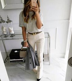 526 vind-ik-leuks, 3 reacties - Best Street Fashion (@best_street_styles) op Instagram: '@newyork_streetstyle_' Newyork Streetstyle, Mode Shoes, Chic Summer Style, Moda Chic, Inspiration Instagram, Professional Attire, Office Attire, Work Wardrobe, Professional Outfits