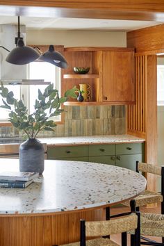 mid-century home kitchen renovation interior design Hype Beast Bedroom, Marble Trend, Modern Kitchen Remodel, Hype Beast, Mid Century Modern Kitchen, Mid Century Modern Interiors, Mid Century Kitchen, Mid Century Modern House